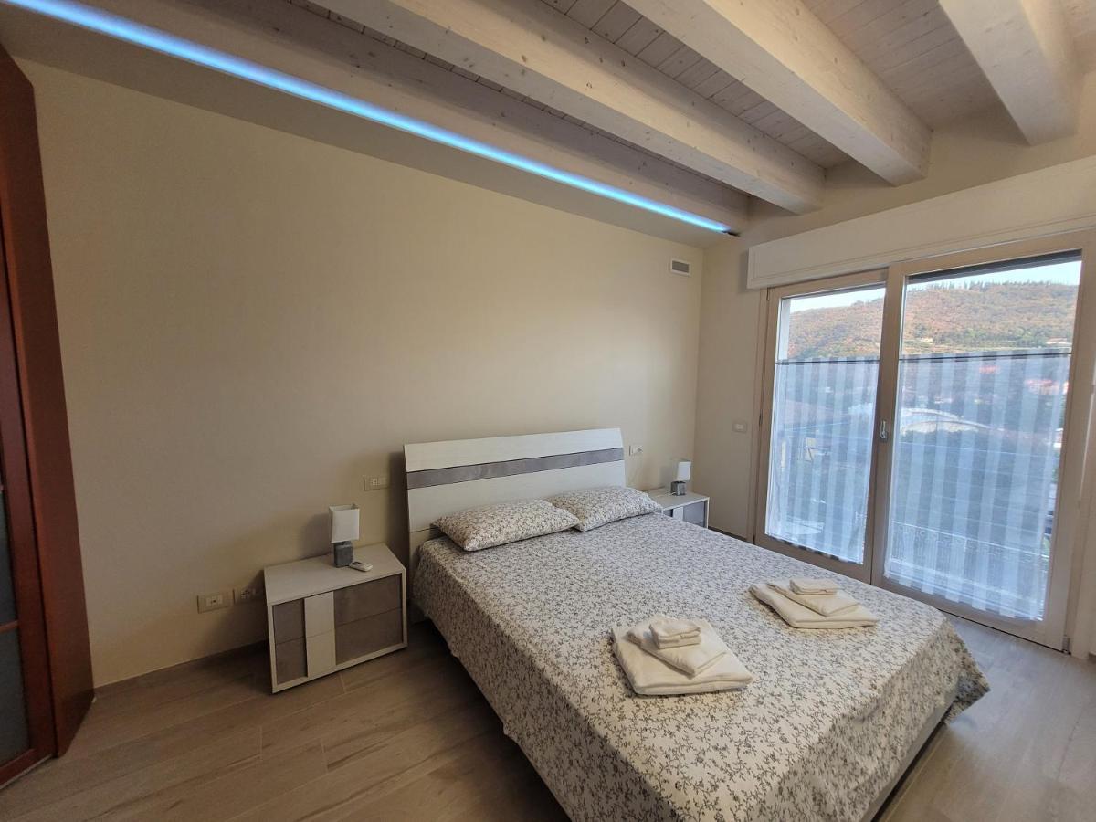 Garda View - Nuovo Appartamento Con Solarium Vista Lago Kültér fotó