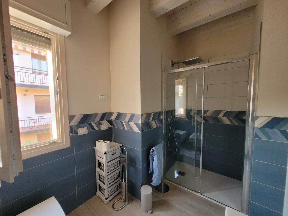 Garda View - Nuovo Appartamento Con Solarium Vista Lago Kültér fotó