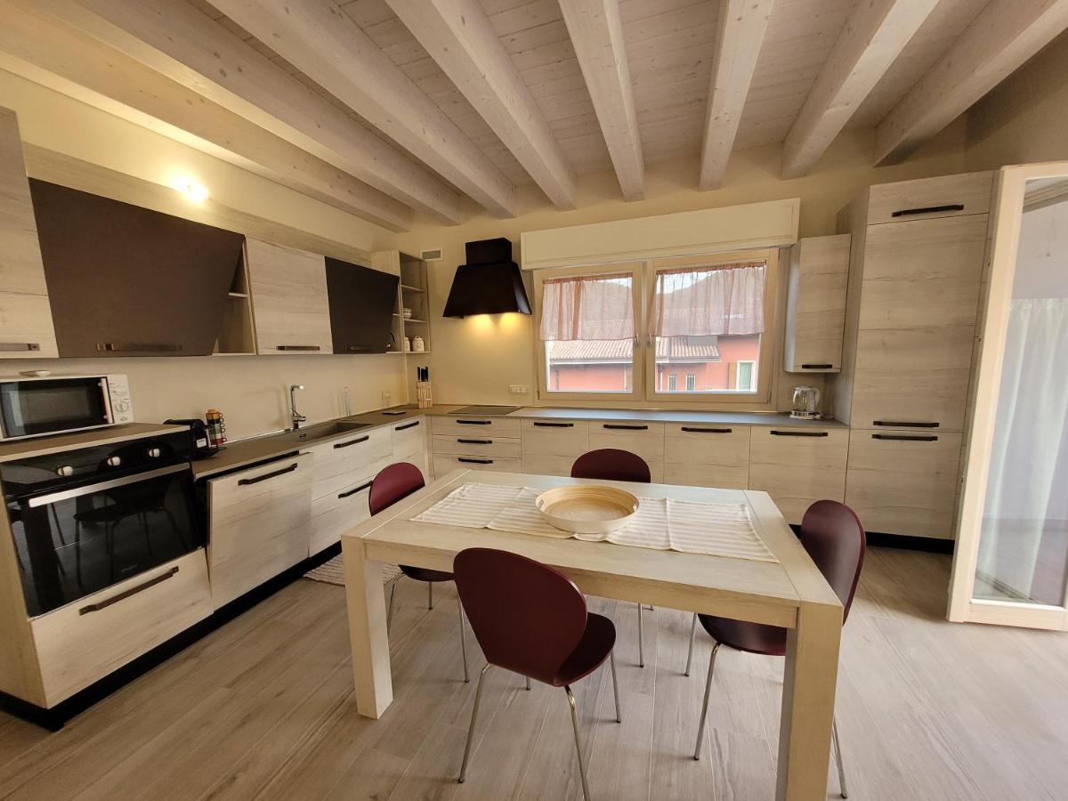 Garda View - Nuovo Appartamento Con Solarium Vista Lago Kültér fotó