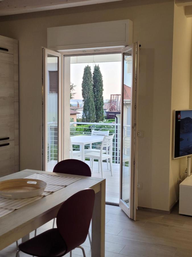 Garda View - Nuovo Appartamento Con Solarium Vista Lago Kültér fotó