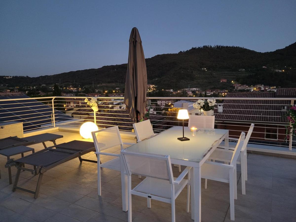 Garda View - Nuovo Appartamento Con Solarium Vista Lago Kültér fotó