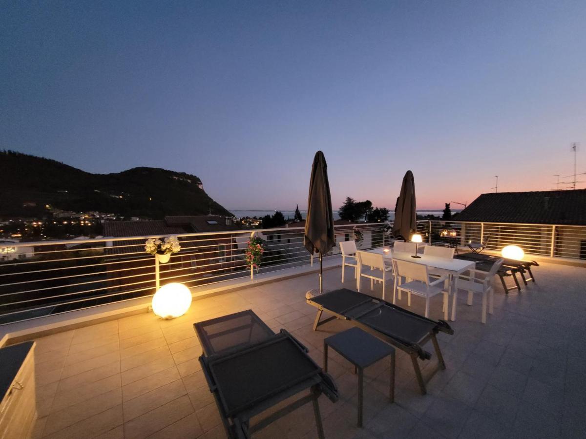 Garda View - Nuovo Appartamento Con Solarium Vista Lago Kültér fotó