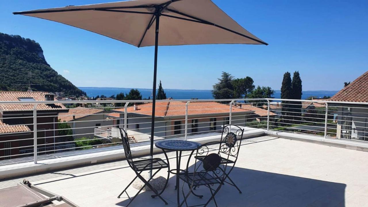 Garda View - Nuovo Appartamento Con Solarium Vista Lago Kültér fotó