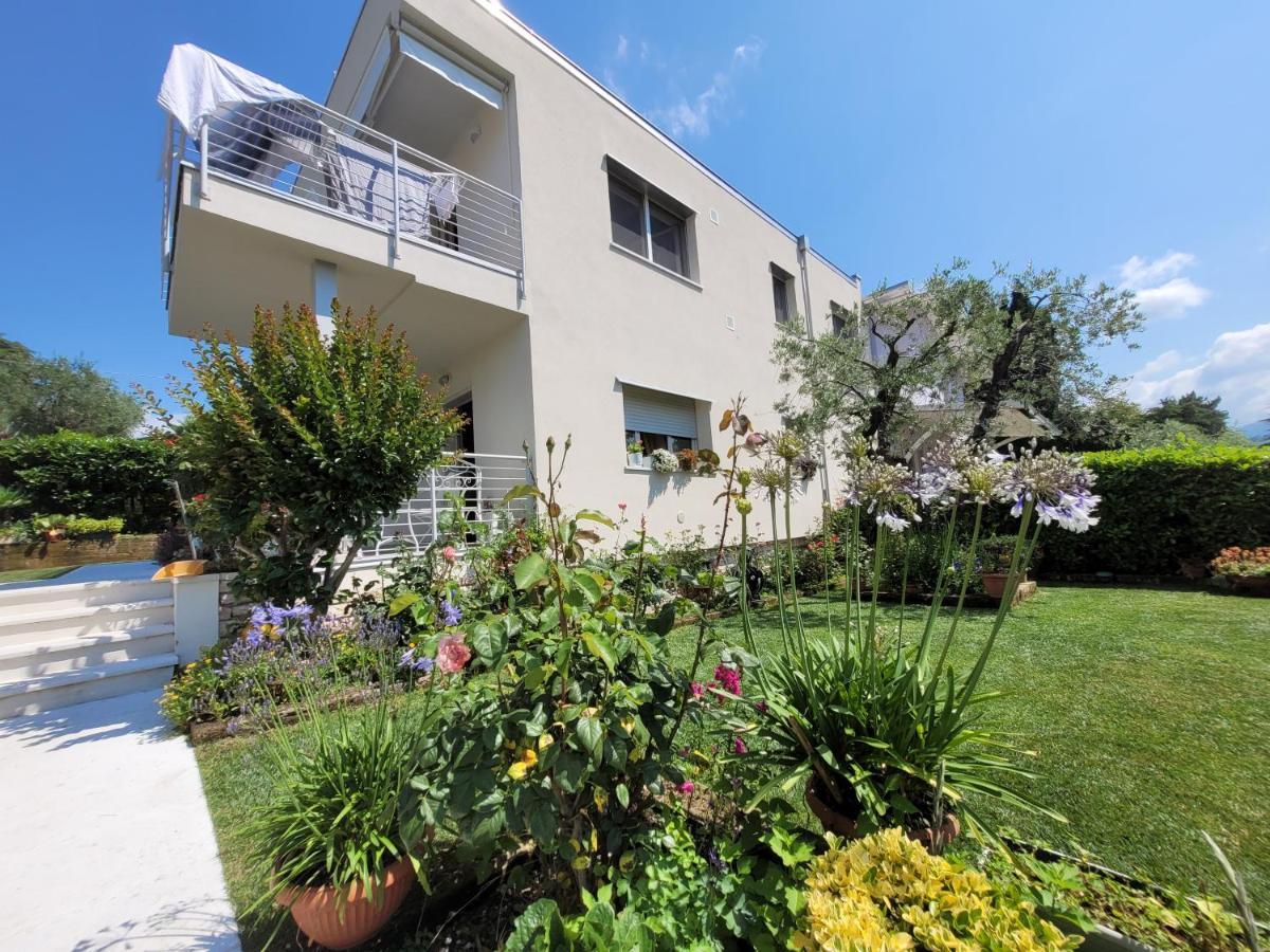 Garda View - Nuovo Appartamento Con Solarium Vista Lago Kültér fotó